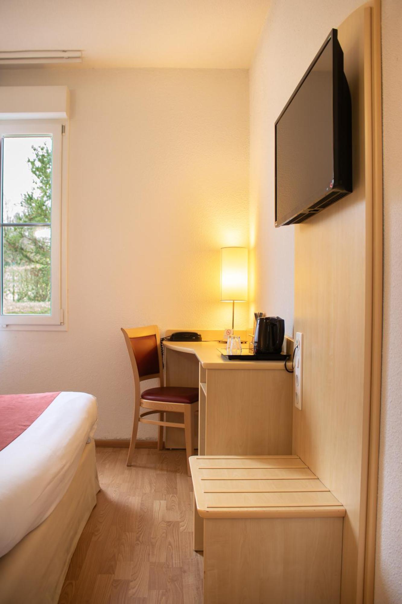 Brit Hotel Châteaudun Exteriör bild