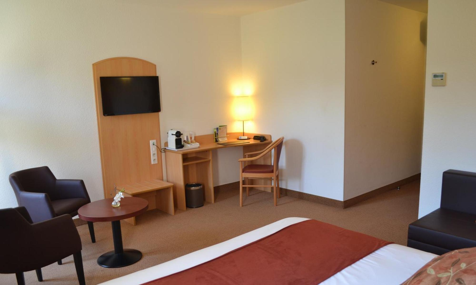 Brit Hotel Châteaudun Exteriör bild