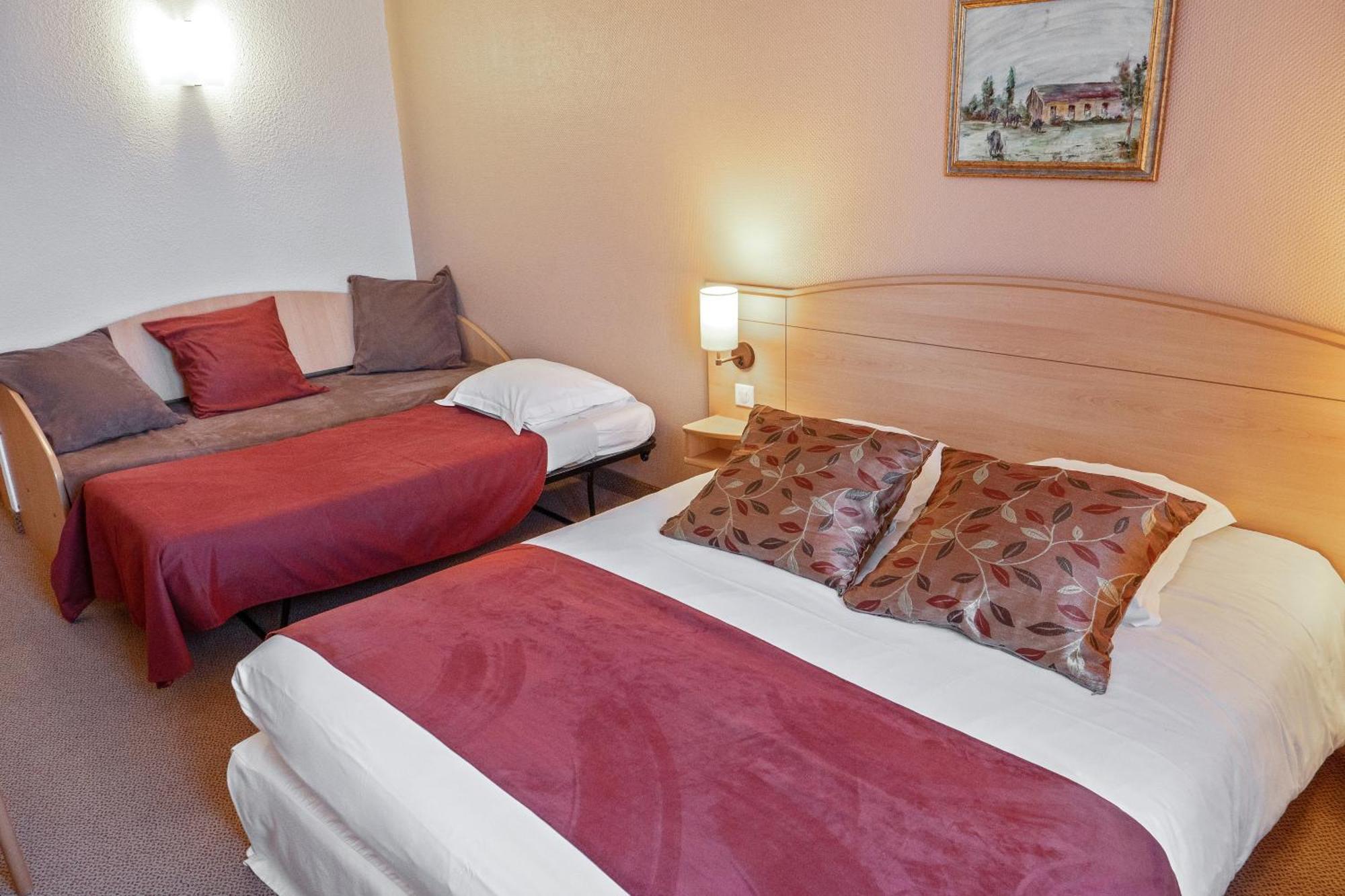 Brit Hotel Châteaudun Exteriör bild
