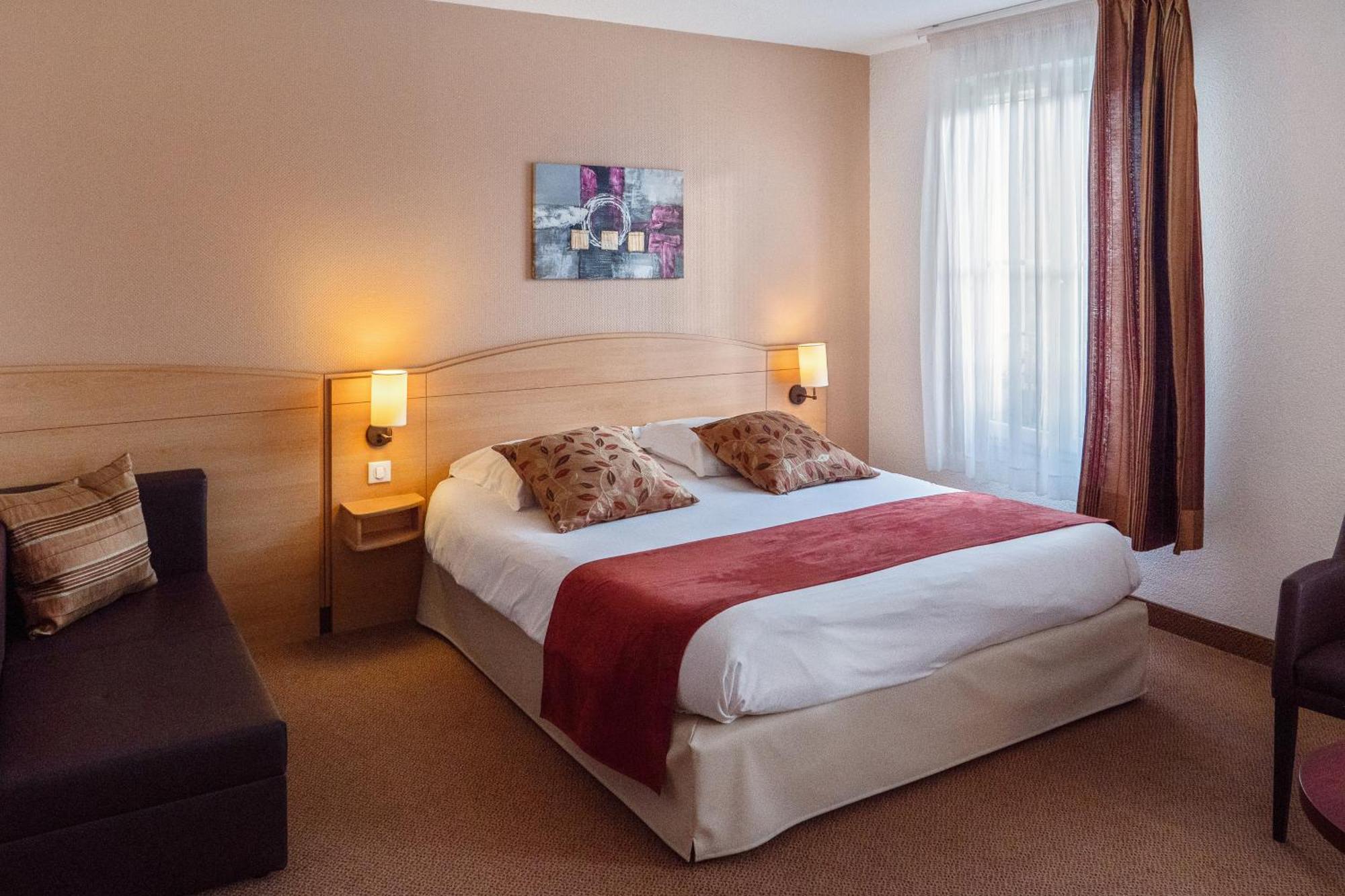 Brit Hotel Châteaudun Exteriör bild