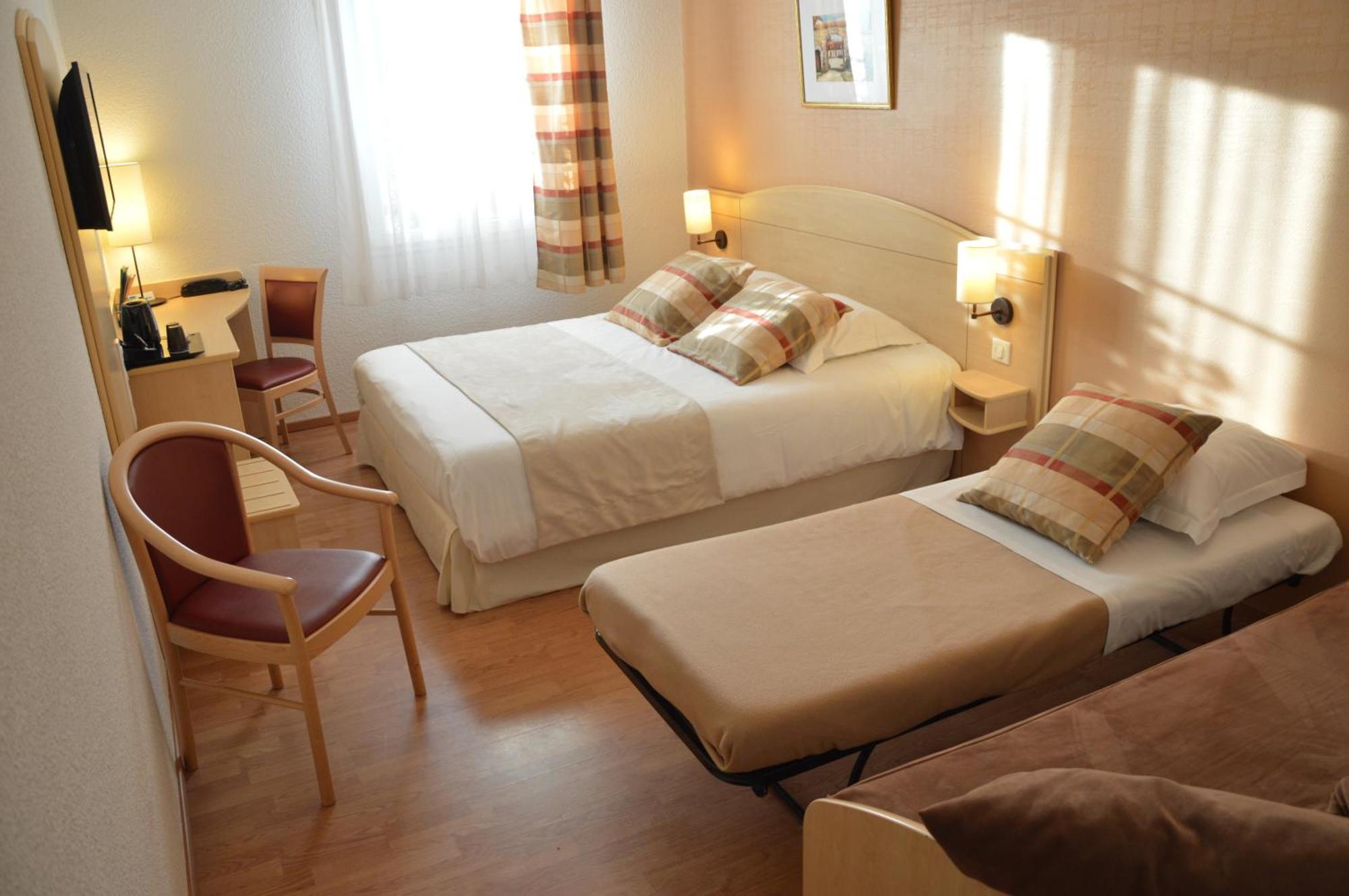 Brit Hotel Châteaudun Exteriör bild