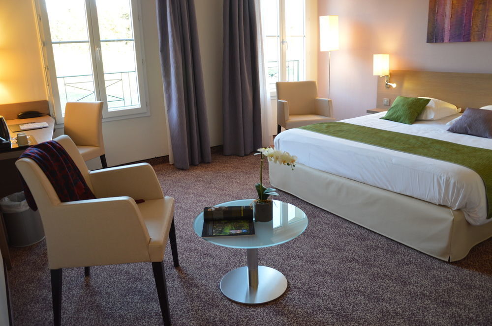 Brit Hotel Châteaudun Exteriör bild