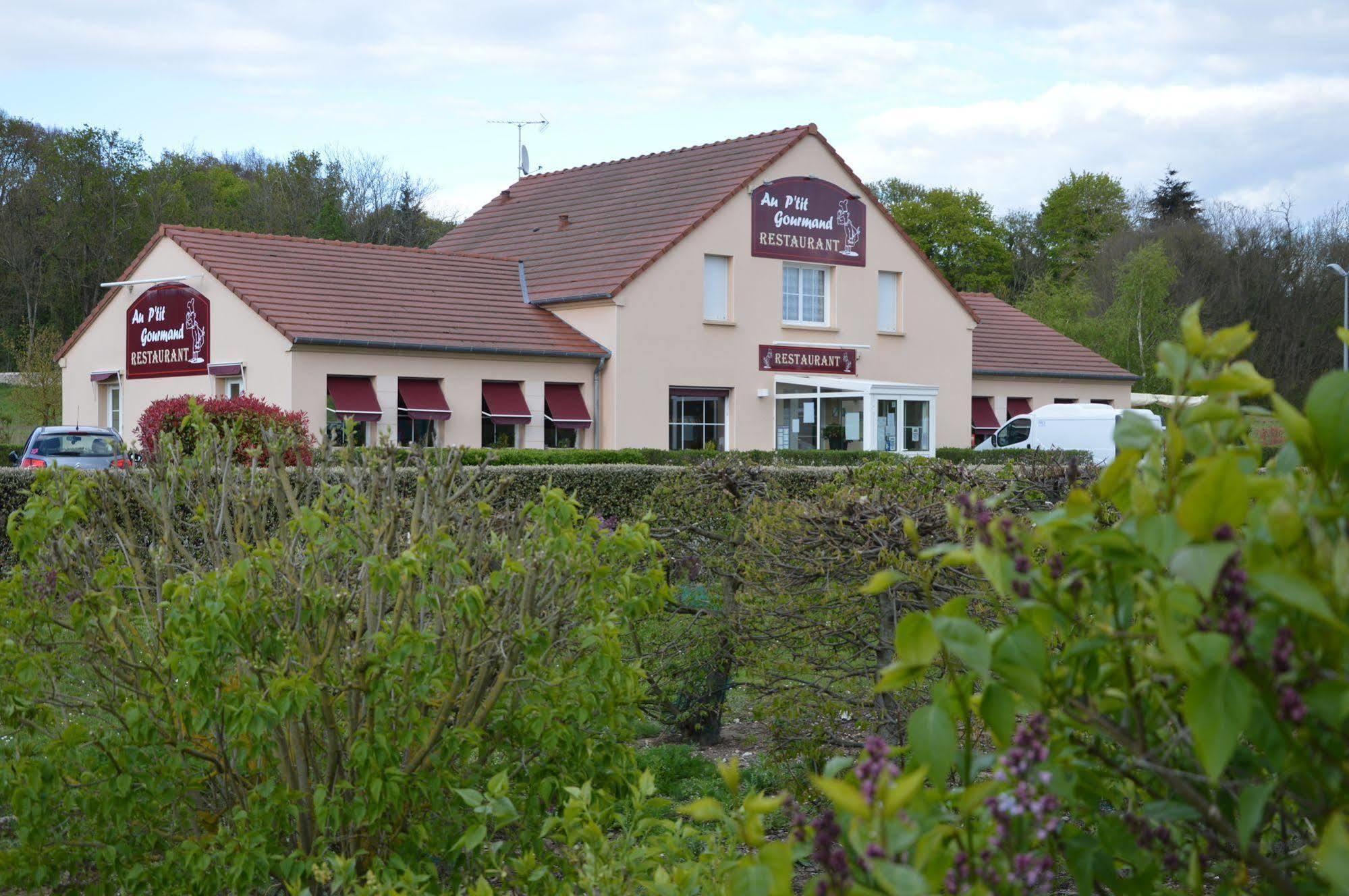 Brit Hotel Châteaudun Exteriör bild